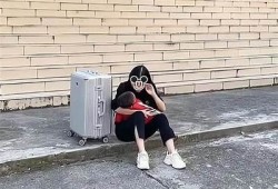 坤女人阴生女娃遭婆婆欺负，视频引发网友热议